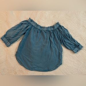 Chambray top, half sleeve. On or off the shoulder style